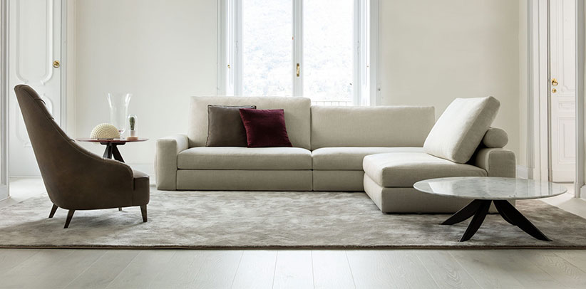 Sofa Joey aus stoff mit hohen und niedrigen Rueckenlehnen